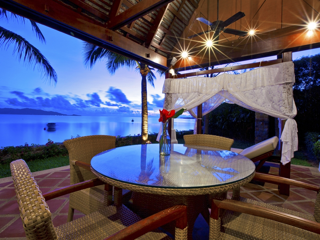 Alfresco Dining with Ocean Views