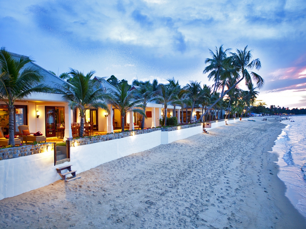 Villa Exterior & Beach at Sunset