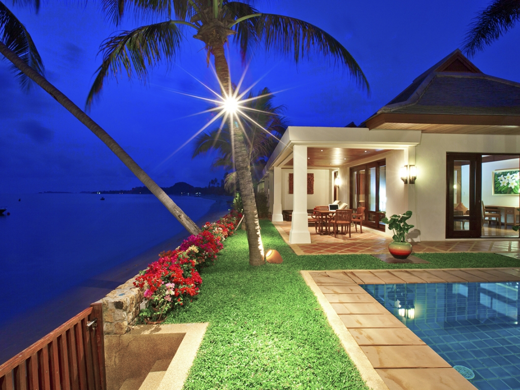 Pool & Exterior at Night
