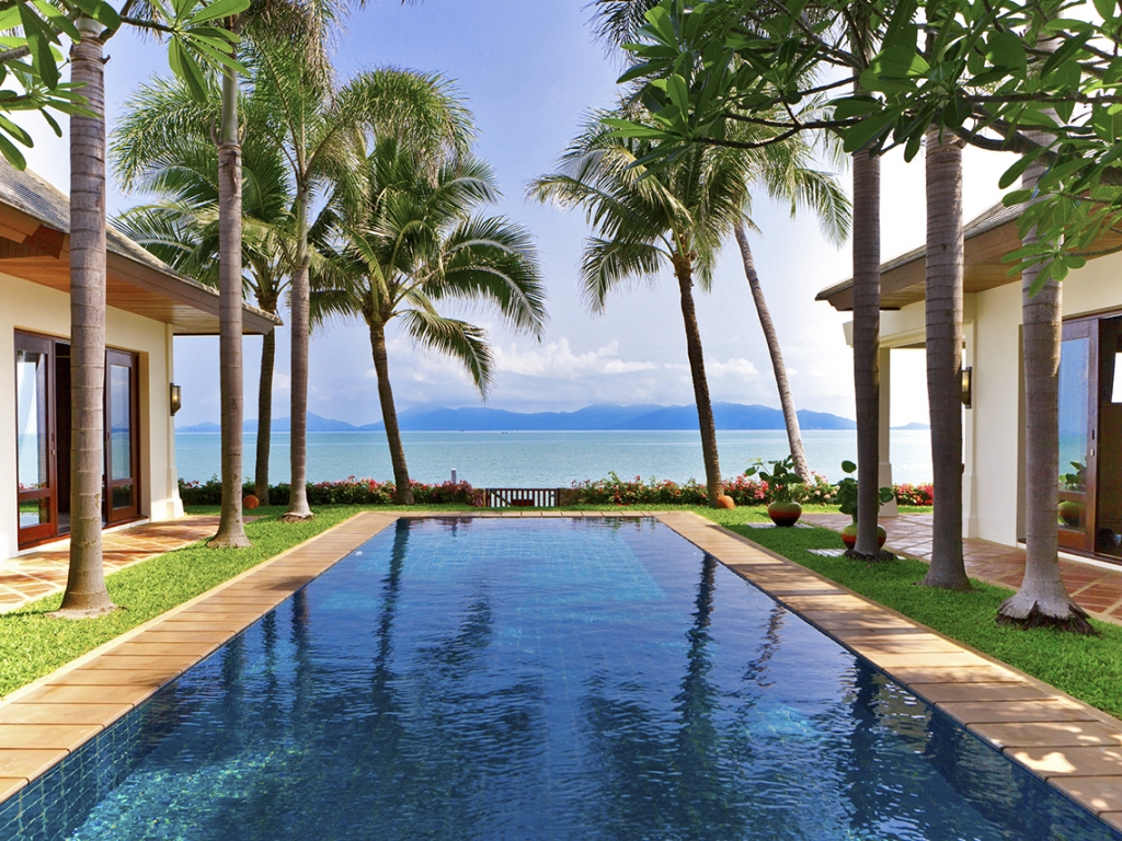 Pool & Ocean View