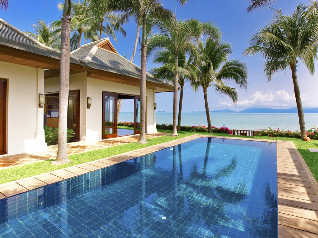 Pool & Ocean Views