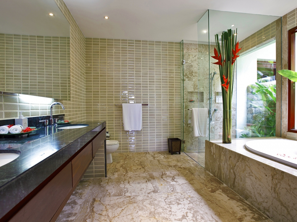 Bathroom with Tub